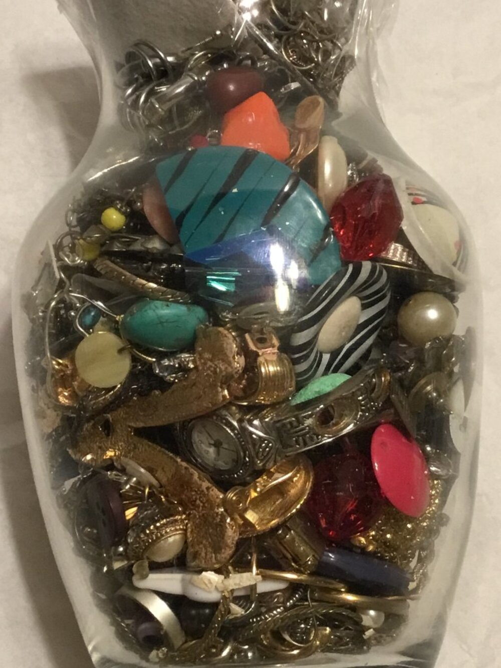 Very heavy vase filled with a large amount of old used and broken jewelry - Picture 5 of 12